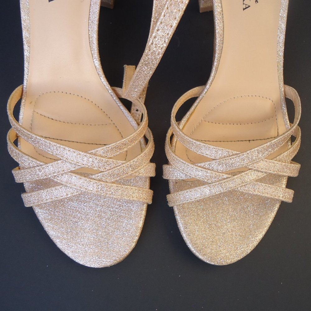 SIZE 6.5. BADGLEY MISCHKA American Glamour gold glitter block heels sandals. - Picture 3 of 16